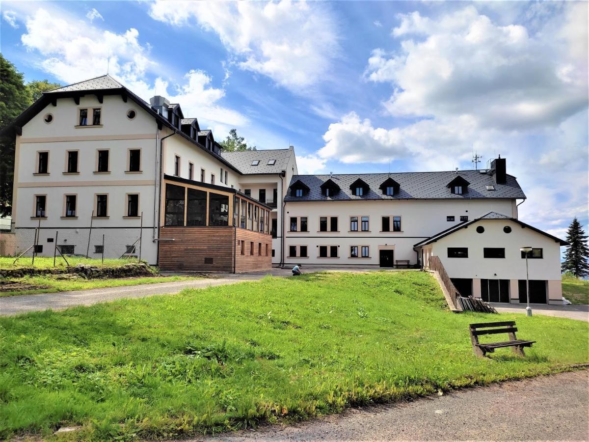 Hotel Poutni Dum Králíky 外观 照片